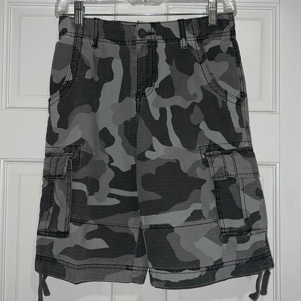 Urban Pipeline Size 14 cargo shorts